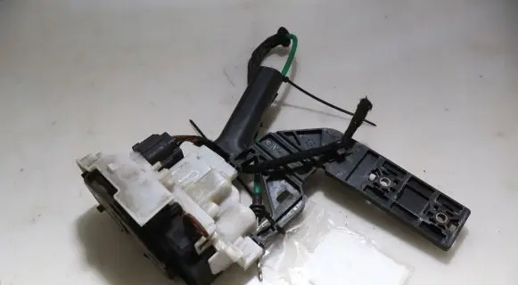 Alfa Romeo 159 Front door lock