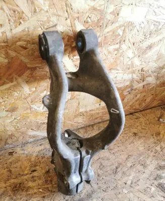 Opel Astra J Lower shock absorber bracket 13248556
