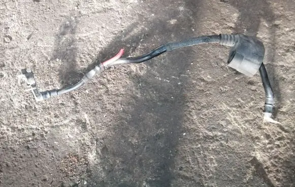 Volkswagen Touran I Negative earth cable (battery)