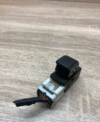 Subaru Forester SG Electric window control switch 83071AE040