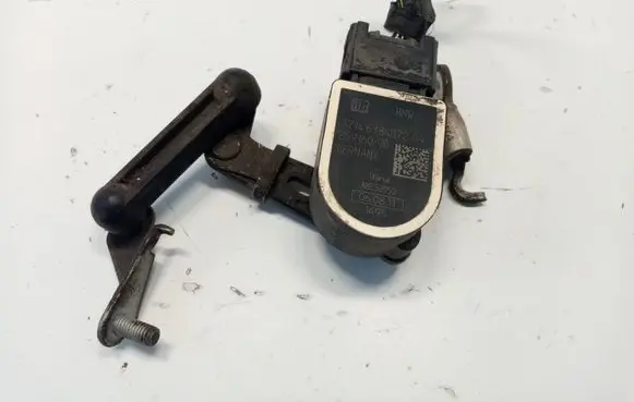 Headlight/headlamp level sensor