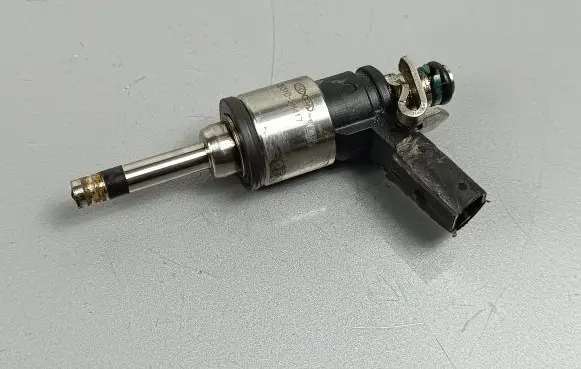KIA Sportage Fuel injector 353102M417