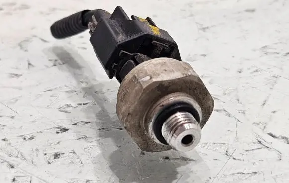 KIA Sportage Air conditioning (A/C) pressure sensor 