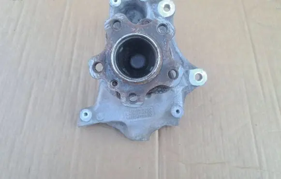 BMW 3 G20 G21 Front wheel hub 6878609
