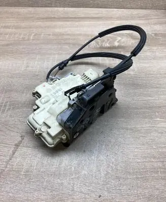 Volkswagen PASSAT B6 Rear door lock 3C4839016A REARRIGHTSIDE