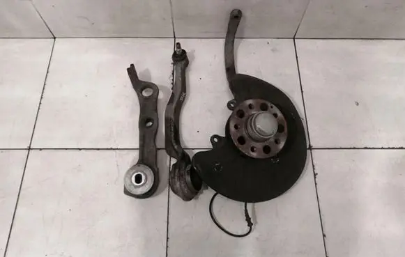 Mercedes-Benz SL R230 Front wheel hub A2113303820 A2113306520