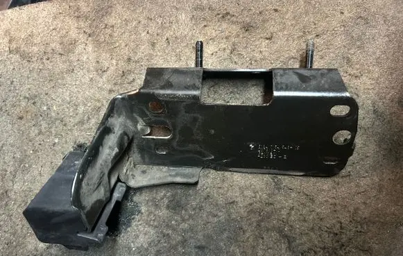 BMW 3 E90 E91 Radiator support slam panel bracket 7154546 23781010