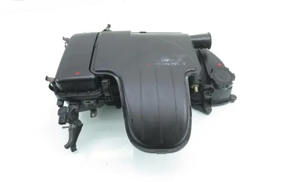 Toyota Yaris Rocker cam cover 