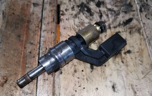 Volkswagen Golf V Fuel injectors set 03C906036A 0261500016