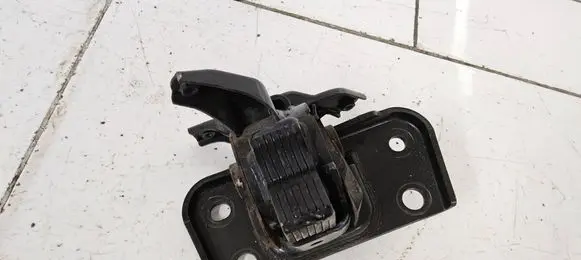 Toyota Avensis T270 Engine mount bracket 