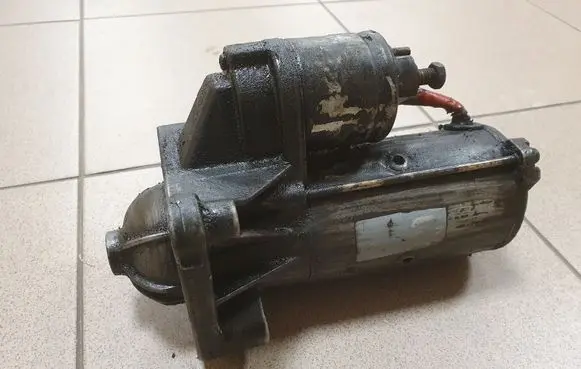 Opel Vivaro Starter motor