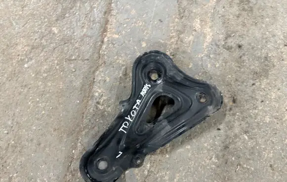 Toyota Auris E180 Sway bar bush bracket, front 