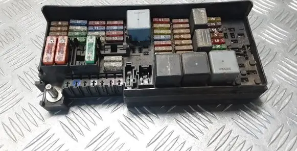 Mercedes-Benz R W251 Fuse module A1645400272