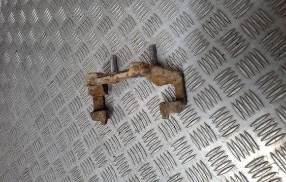 Volkswagen PASSAT B5.5 Front Brake Caliper Pad/Carrier 
