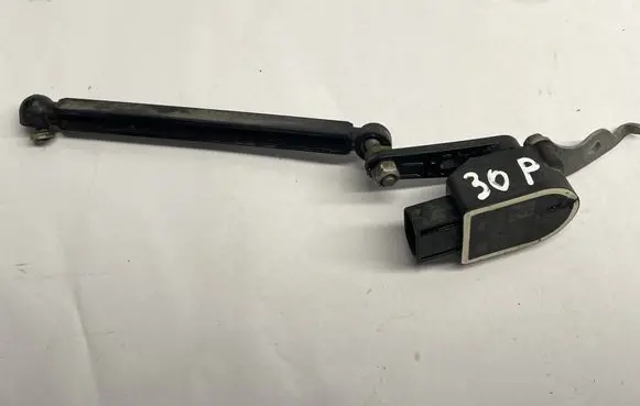 BMW 4 F32 F33 Headlight/headlamp level sensor 6860843 37146860843
