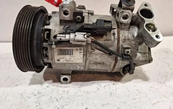 Renault Captur Air conditioning (A/C) compressor (pump) 926008582R