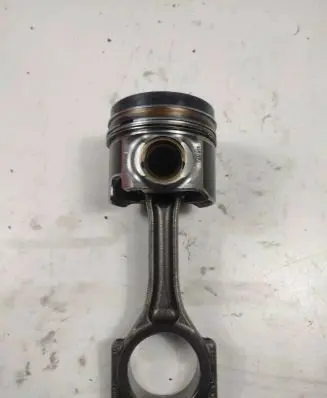 Volkswagen PASSAT B6 Piston with connecting rod 038J