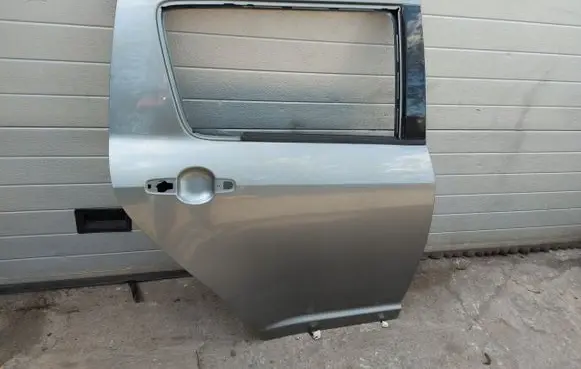 Suzuki Swift I Rear door