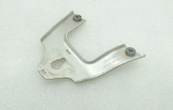 Mercedes-Benz C W205 Radiator mount bracket A2056204100 2056204100