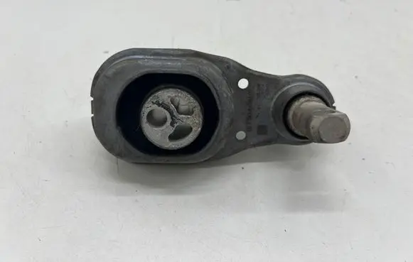 Mercedes-Benz GLA H247 Engine mount bracket A2472400600