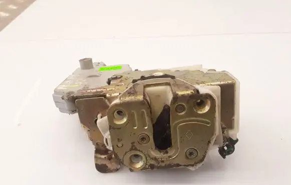 Nissan Primera Front door lock