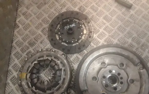 Nissan Pulsar Clutch set kit 302059210R 301013644R