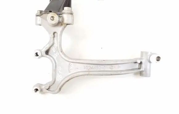 Engine mounting bracket