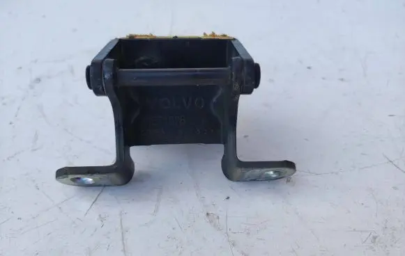 Volvo XC90 Loading door upper hinge 31371076