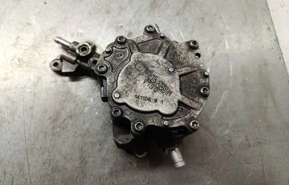 Audi A4 S4 B7 8E 8H Fuel injection high pressure pump 038145209M