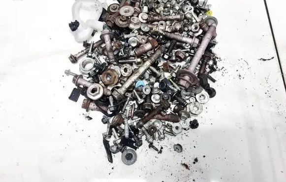 Mazda CX-30 Nuts/bolts 