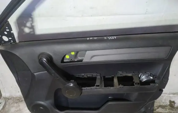 Honda CR-V Front door card panel trim