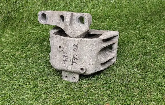 Audi TT Mk1 Engine mount bracket 1J0199262