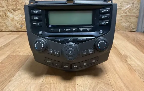 Honda Accord Radio/CD/DVD/GPS head unit 39050SEAG110M1 RG723R0