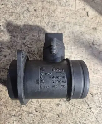Volkswagen PASSAT B5 Mass air flow meter 028906461 0281002216