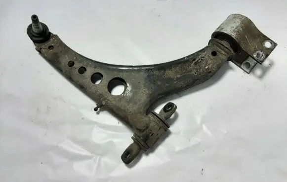 Opel Insignia B Front lower control arm/wishbone 84198829