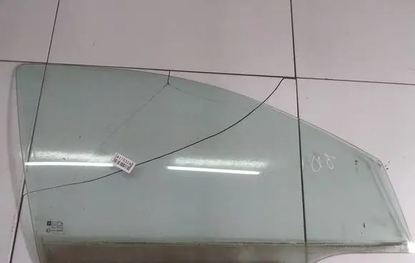 Opel Astra G Front door window glass four-door AS2