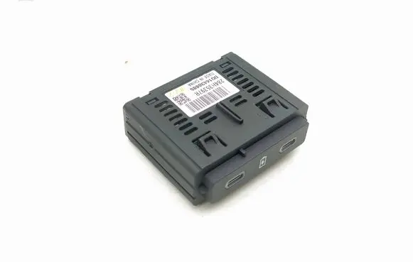 Renault Megane E-Tech USB socket connector 284H35397R DQ14438685