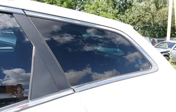 Mazda CX-7 Rear side window