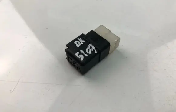Nissan Almera N16 Hazard warning light relay 2563079960