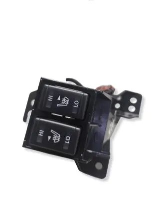 Nissan Leaf II (ZE1) Seat heating switch 682UU5SK0A
