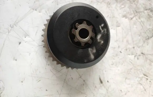 BMW 5 F10 F11 Camshaft pulley/ VANOS 13610513