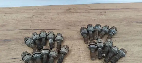 Volkswagen Touareg I Nuts/bolts