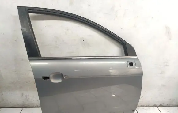 Chevrolet Captiva Front door