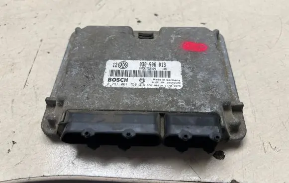 Volkswagen Golf IV Engine control unit/module 038906013 28SA3600 0281001759