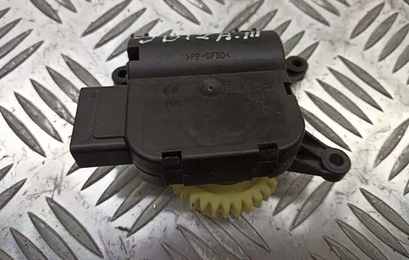Seat Ibiza III (6L) A/C air flow flap actuator/motor 032801357