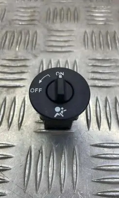 Dacia Duster Passenger airbag on/off switch 681995427R