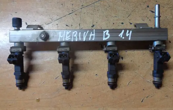 Opel Meriva B Fuel injectors set 55572731 0280158181