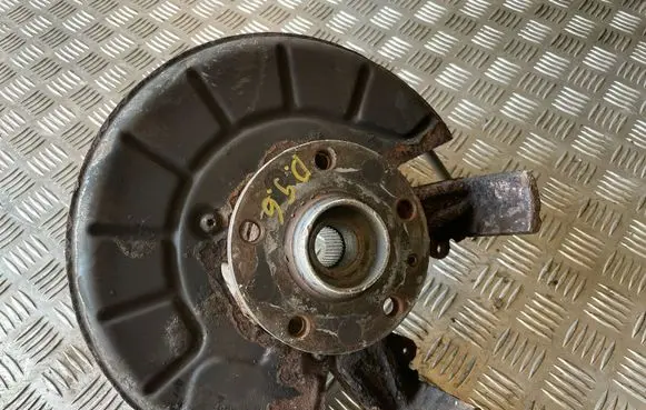Volkswagen Golf VI Front wheel hub 