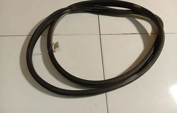 Opel Astra H Rubber seal front coupe door 