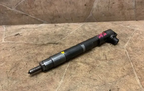 Mercedes-Benz E W212 Fuel injector EMBR00002D